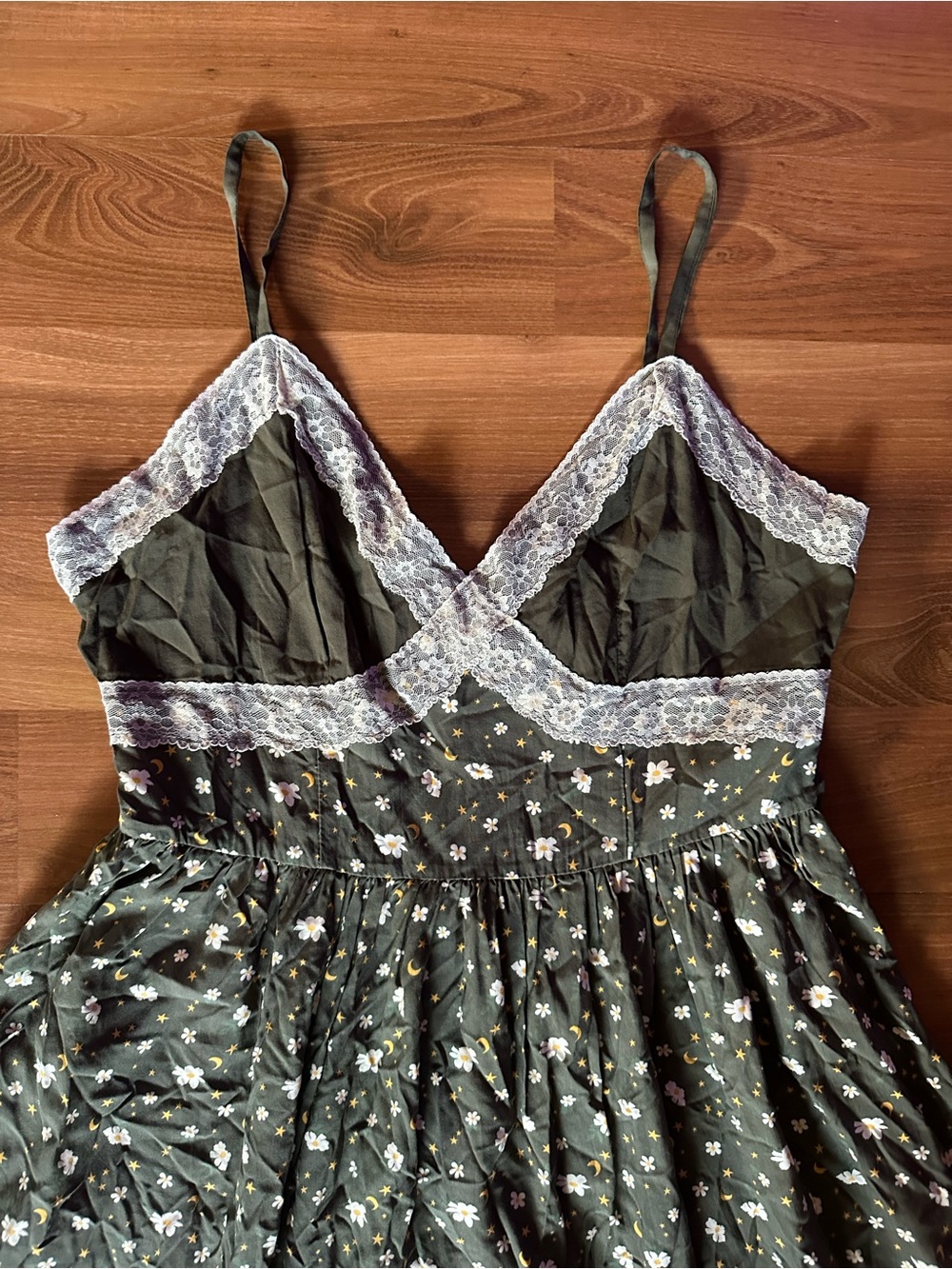 ๐ Hot Topic Olive Green Floral Lace-Trim Slip Spaghetti Strap Midi Dress - Picture 3 of 12